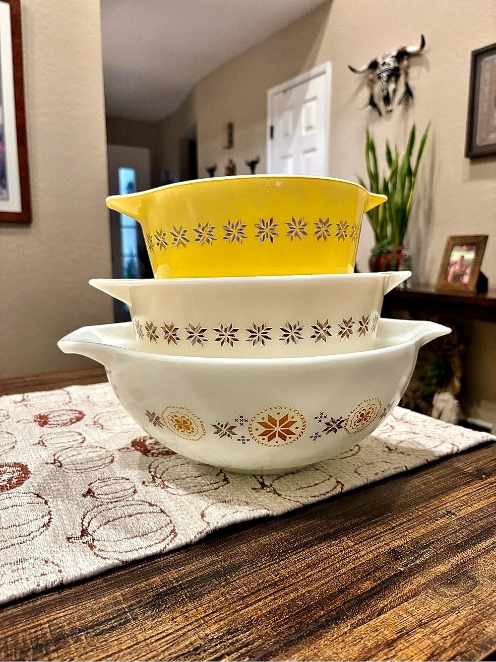 Pyrex Town and Country 3-Piece Nesting Bowls in White & Yellow